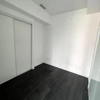 28,&nbsp;Wellesley, Church-Yonge Corridor, Toronto