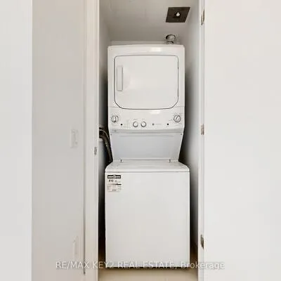 2221,&nbsp;Yonge, Mount Pleasant West, Toronto
