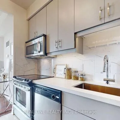 18,&nbsp;Holmes, Willowdale East, Toronto
