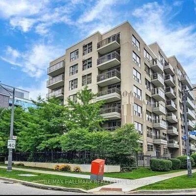 19,&nbsp;Barberry, Bayview Village, Toronto