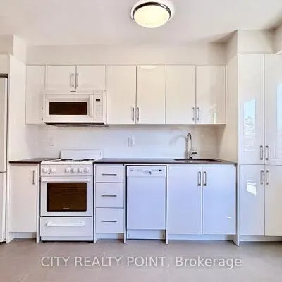 95,&nbsp;Lawton, Yonge-St. Clair, Toronto