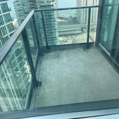 18,&nbsp;Harbour, Waterfront Communities C1, Toronto