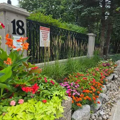 18,&nbsp;Hillcrest, Willowdale East, Toronto