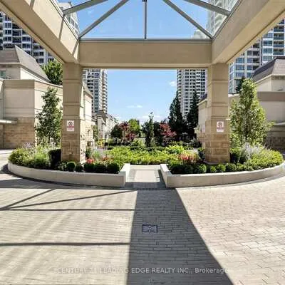 17,&nbsp;Barberry, Bayview Village, Toronto