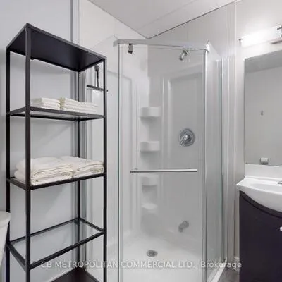 335,&nbsp;College, Kensington-Chinatown, Toronto