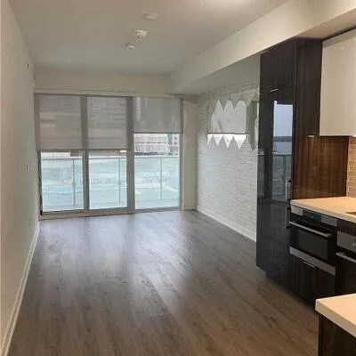 15,&nbsp;Queens, Waterfront Communities C8, Toronto