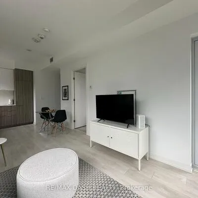 223,&nbsp;St Clair, Casa Loma, Toronto