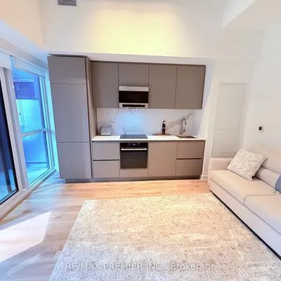 110,&nbsp;Broadway, Mount Pleasant West, Toronto