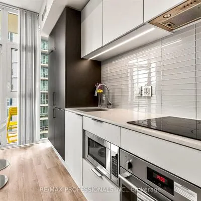 33,&nbsp;Helendale, Yonge-Eglinton, Toronto