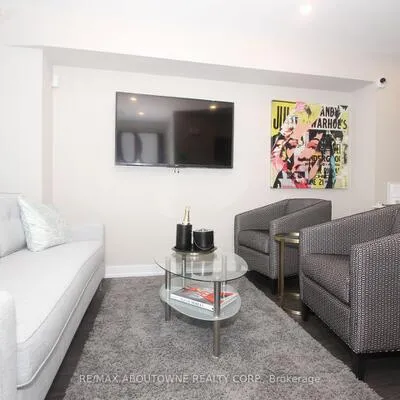 280,&nbsp;Bleecker, North St. James Town, Toronto