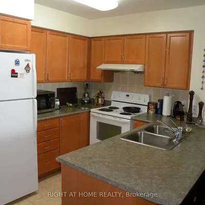 23,&nbsp;Hollywood, Willowdale East, Toronto