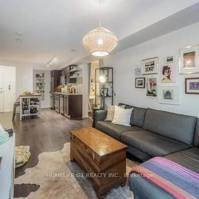400,&nbsp;Adelaide, Moss Park, Toronto