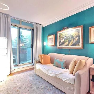 233,&nbsp;Beecroft, Willowdale West, Toronto