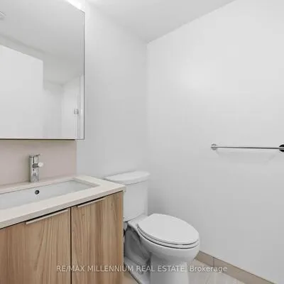 15,&nbsp;Salomon, Flemingdon Park, Toronto