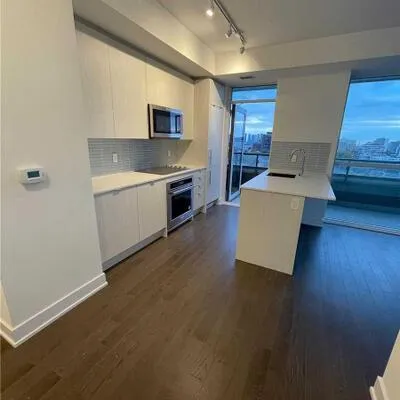 181,&nbsp;Bedford, Annex, Toronto