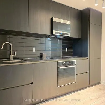110,&nbsp;Broadway, Mount Pleasant West, Toronto
