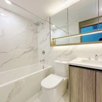 75,&nbsp;Billes, Bayview Village, Toronto