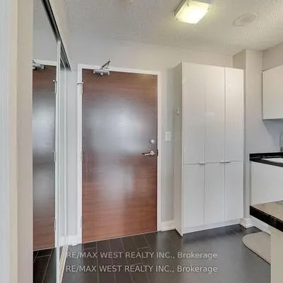 15,&nbsp;Iceboat, Waterfront Communities C1, Toronto