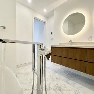 1315,&nbsp;Bay, Annex, Toronto