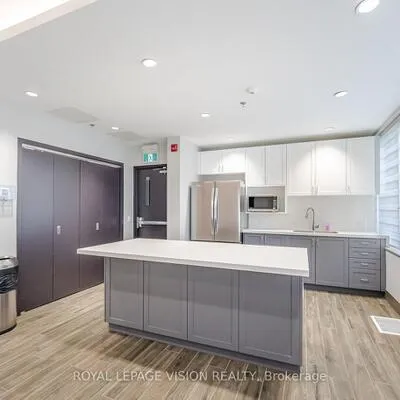 715,&nbsp;Don Mills, Flemingdon Park, Toronto