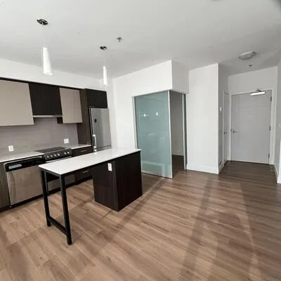 203,&nbsp;College, Kensington-Chinatown, Toronto