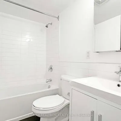 525,&nbsp;Eglinton, Mount Pleasant East, Toronto