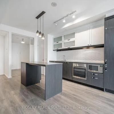 783,&nbsp;Bathurst, University, Toronto