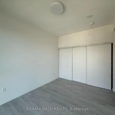 280,&nbsp;Dundas, University, Toronto