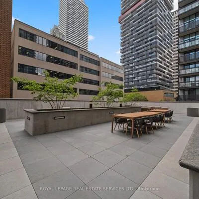 39,&nbsp;Roehampton, Mount Pleasant West, Toronto
