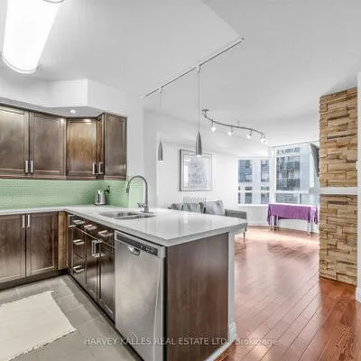 153,&nbsp;Beecroft, Lansing-Westgate, Toronto