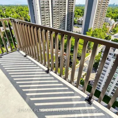 109,&nbsp;Erskine, Mount Pleasant West, Toronto