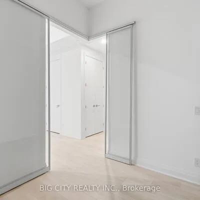 25,&nbsp;Frederick Todd, Thorncliffe Park, Toronto