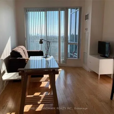18,&nbsp;Holmes, Willowdale East, Toronto