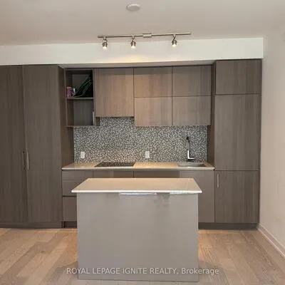1,&nbsp;Yorkville, Annex, Toronto