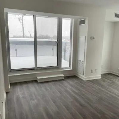 120,&nbsp;Varna, Englemount-Lawrence, Toronto