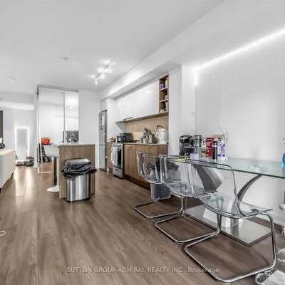 31,&nbsp;Tippett, Clanton Park, Toronto