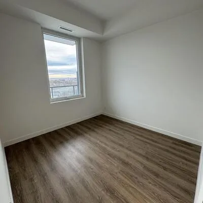 1050,&nbsp;Eastern, Greenwood-Coxwell, Toronto