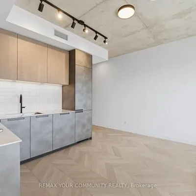 761,&nbsp;Queen, South Riverdale, Toronto