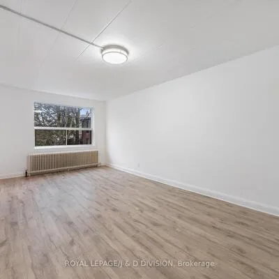 325,&nbsp;Sammon, Danforth Village-East York, Toronto