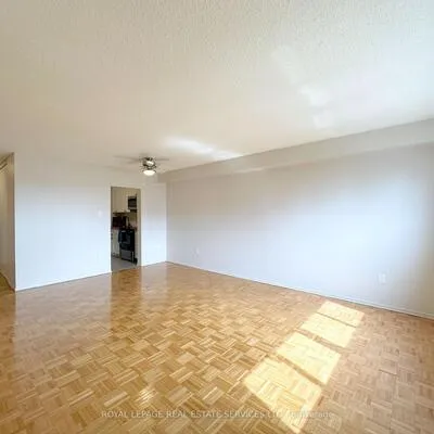 30,&nbsp;Denton, Oakridge, Toronto