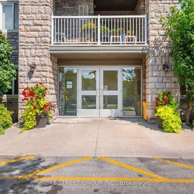 684,&nbsp;Warden, Clairlea-Birchmount, Toronto