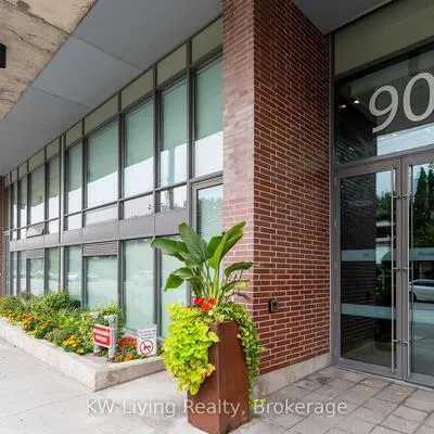 90,&nbsp;Broadview, South Riverdale, Toronto