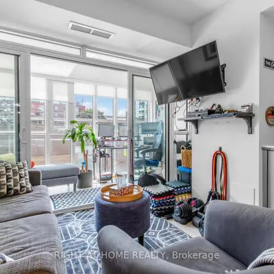 1630,&nbsp;Queen, The Beaches, Toronto