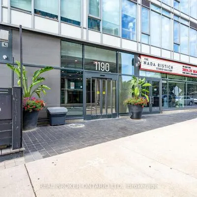 1190,&nbsp;Dundas, South Riverdale, Toronto