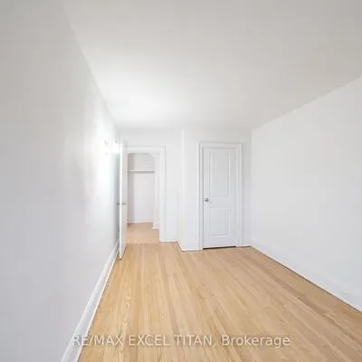 4,&nbsp;Kingston, Woodbine Corridor, Toronto