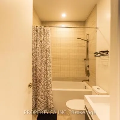 39,&nbsp;Roehampton, Rouge E10, Toronto