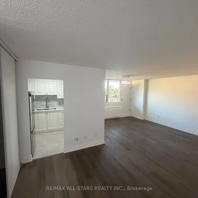 180,&nbsp;Markham, Scarborough Village, Toronto