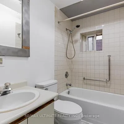 996,&nbsp;Queen, South Riverdale, Toronto