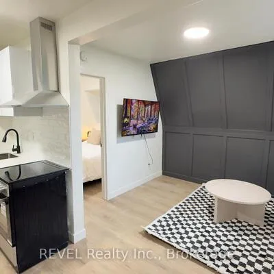 60,&nbsp;Triller, Roncesvalles, Toronto