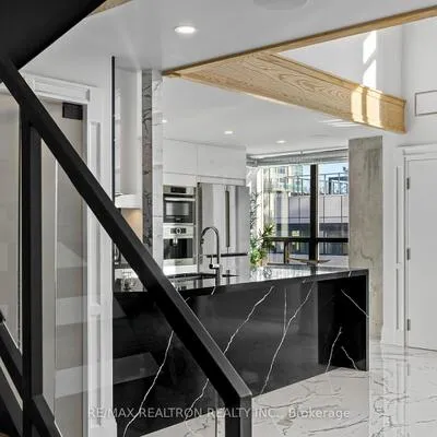300,&nbsp;Manitoba, Mimico, Toronto